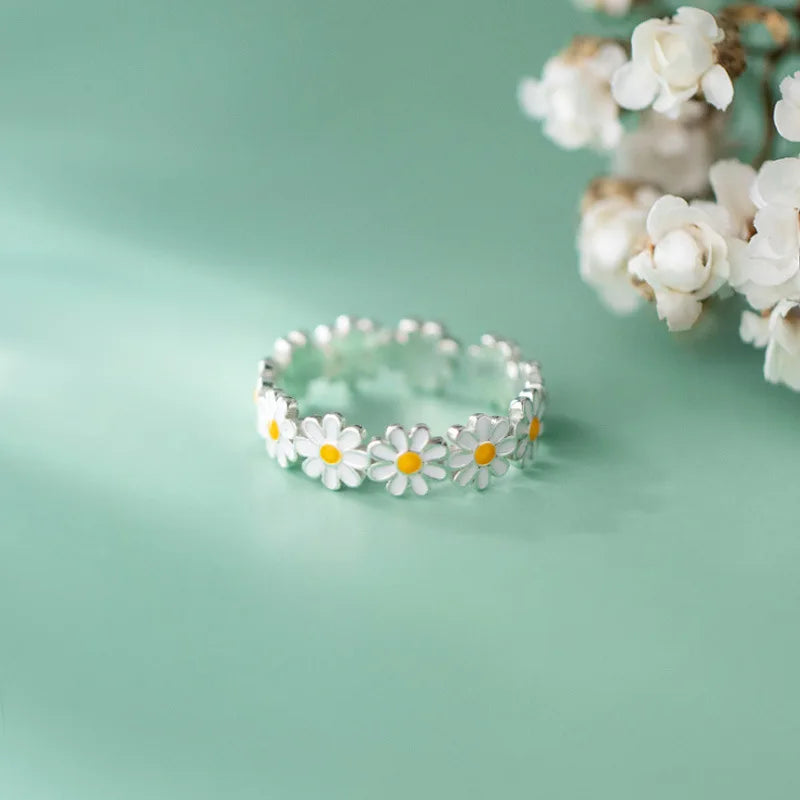 Lavi Vintage Daisy Flower Ring