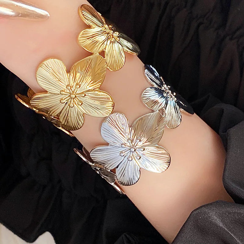 Lavi Flower Opening Bangle