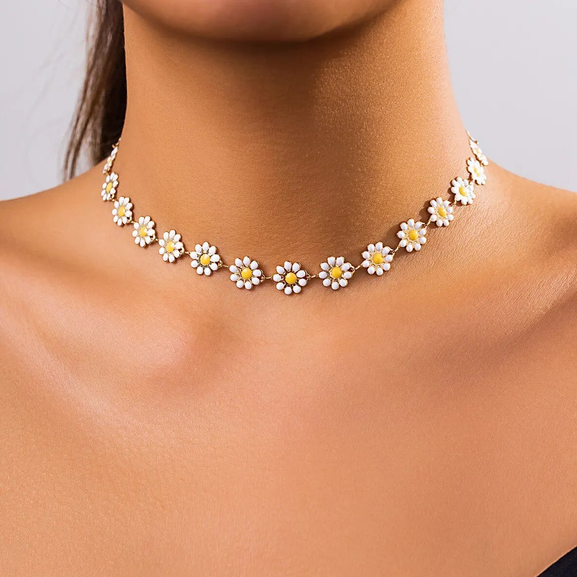 Lavi Daisy Clavicle Chain Necklace