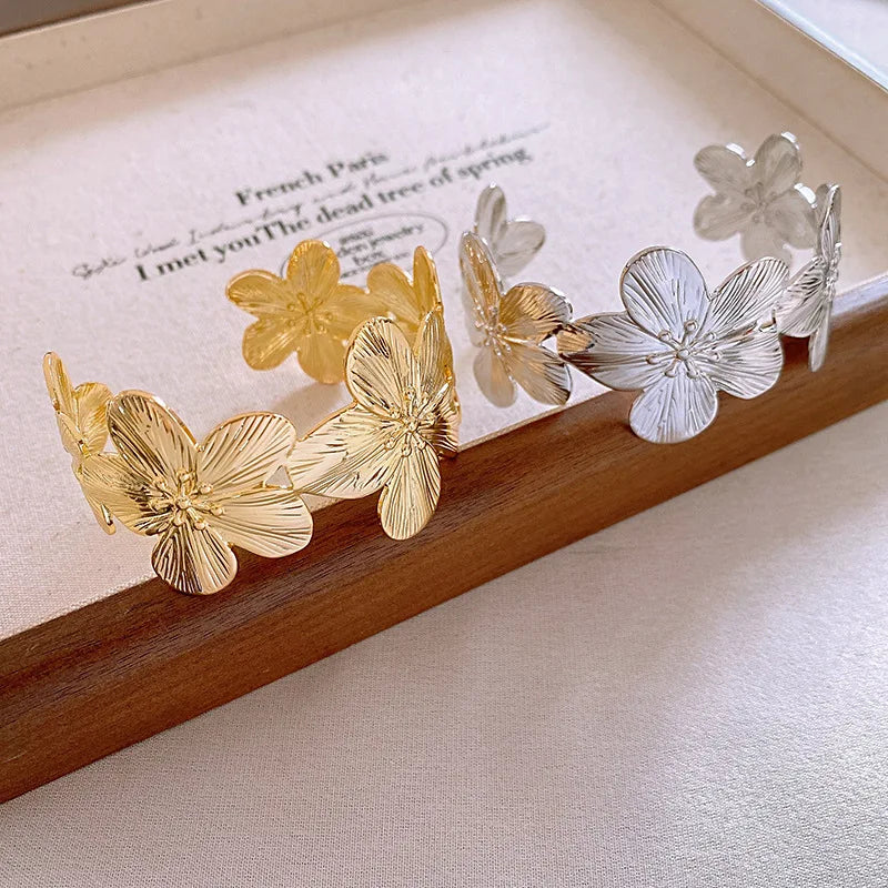 Lavi Flower Opening Bangle