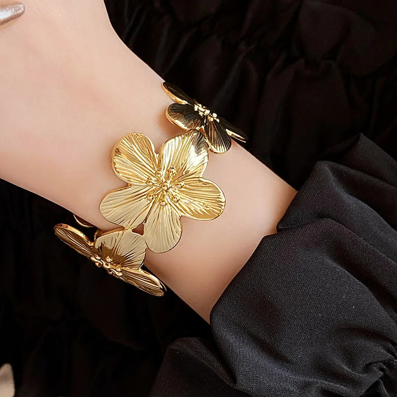 Lavi Flower Opening Bangle