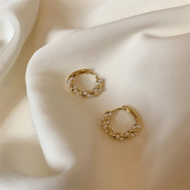 Lavi Simple Temperament Circle Pearl Earrings